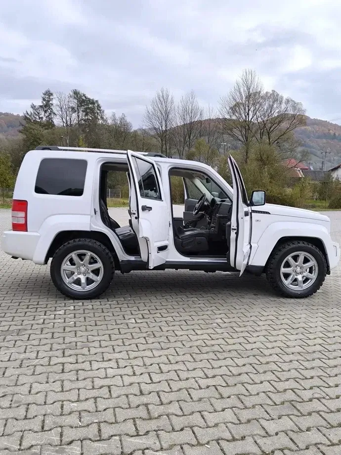 Jeep Cherokee — imagine 6