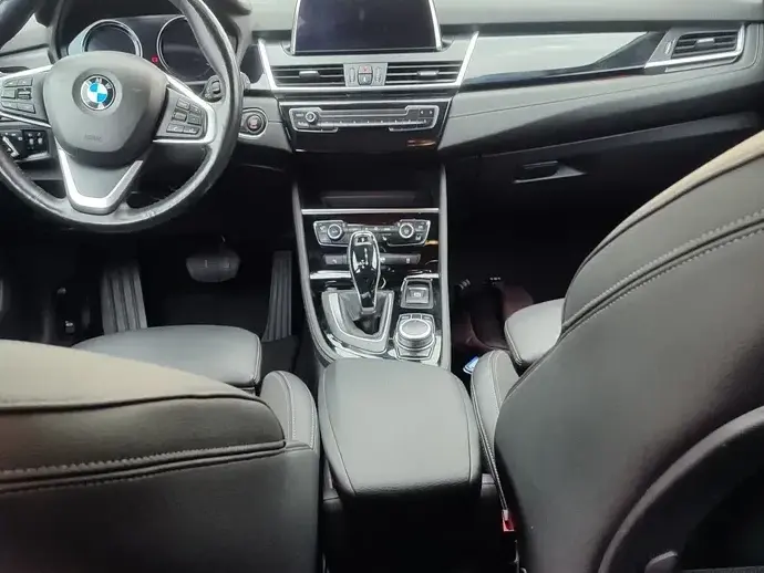 BMW Seria 2 218d xDrive AT