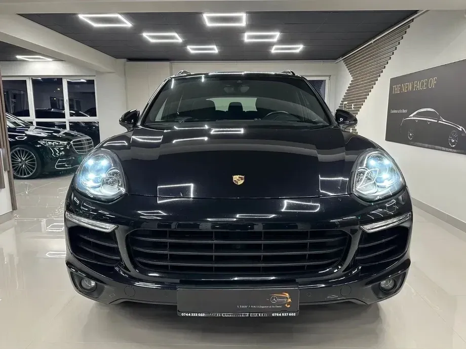 Porsche Cayenne 3.0 L — imagine 3