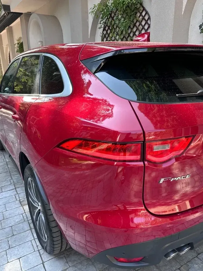 Jaguar F-Pace 20d RWD R-Sport — imagine 2