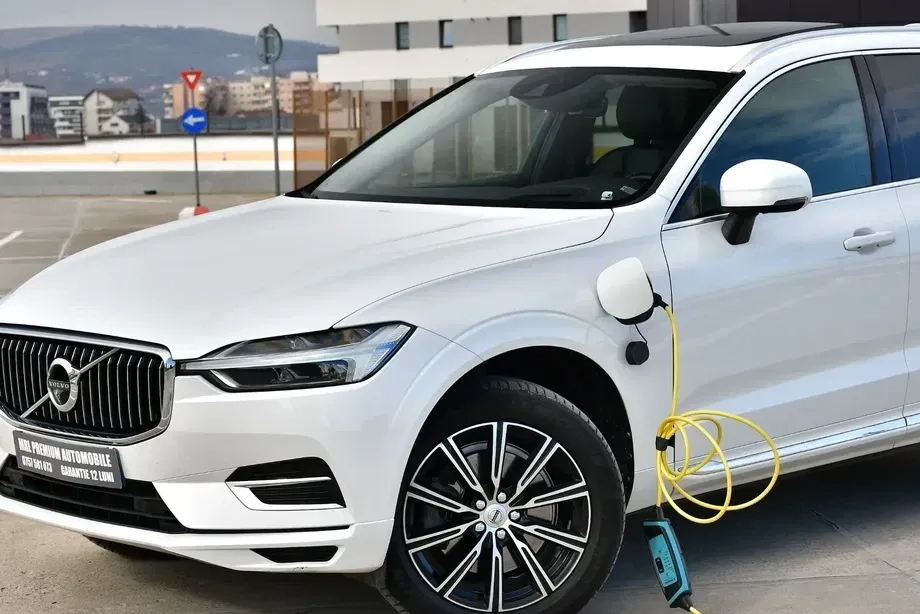 Volvo XC 60 II Recharge T8 Twin Engine eAWD Polestar Engineered — imagine 2