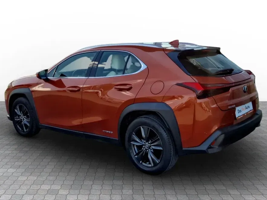 Lexus UX — imagine 3