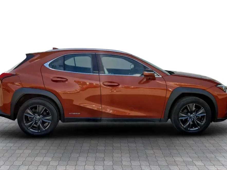Lexus UX — imagine 6