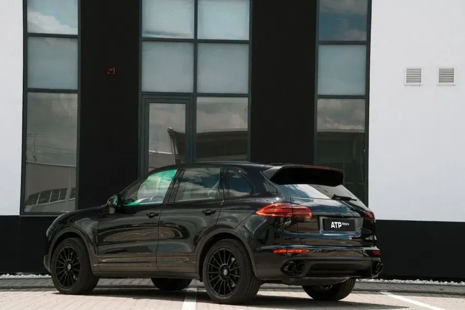 Porsche Cayenne — imagine 3