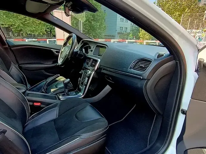 Volvo V40 II D2 RDesign