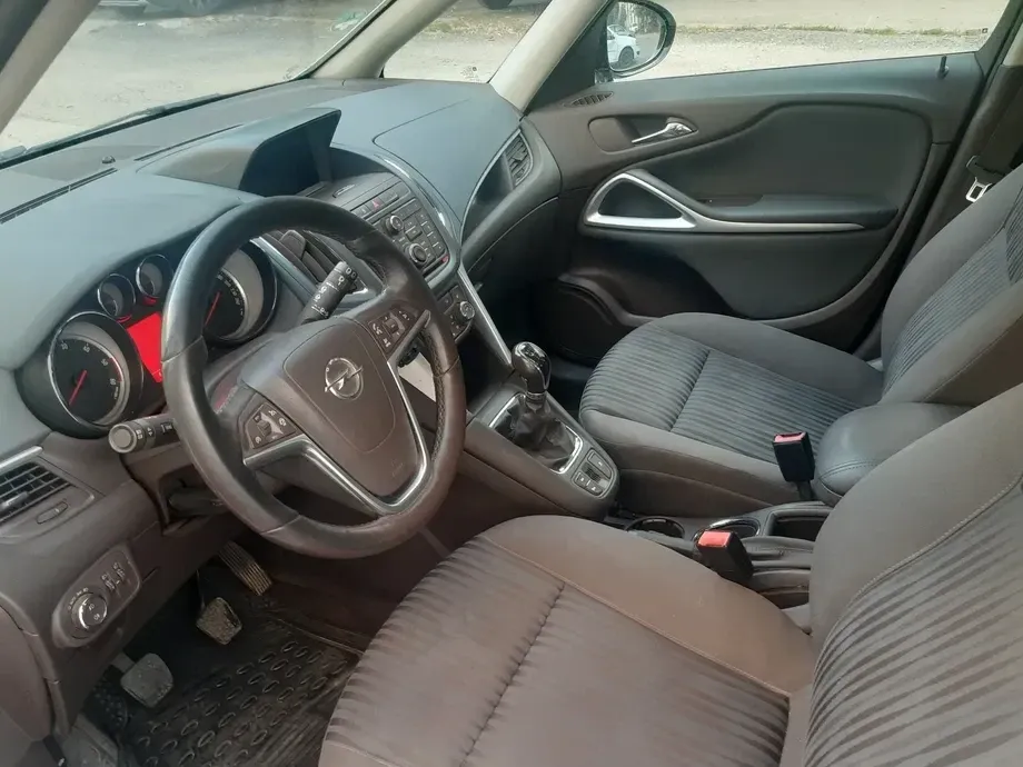 Opel Zafira — imagine 3