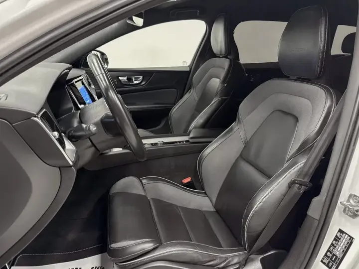 Volvo V60 D4 R-Design
