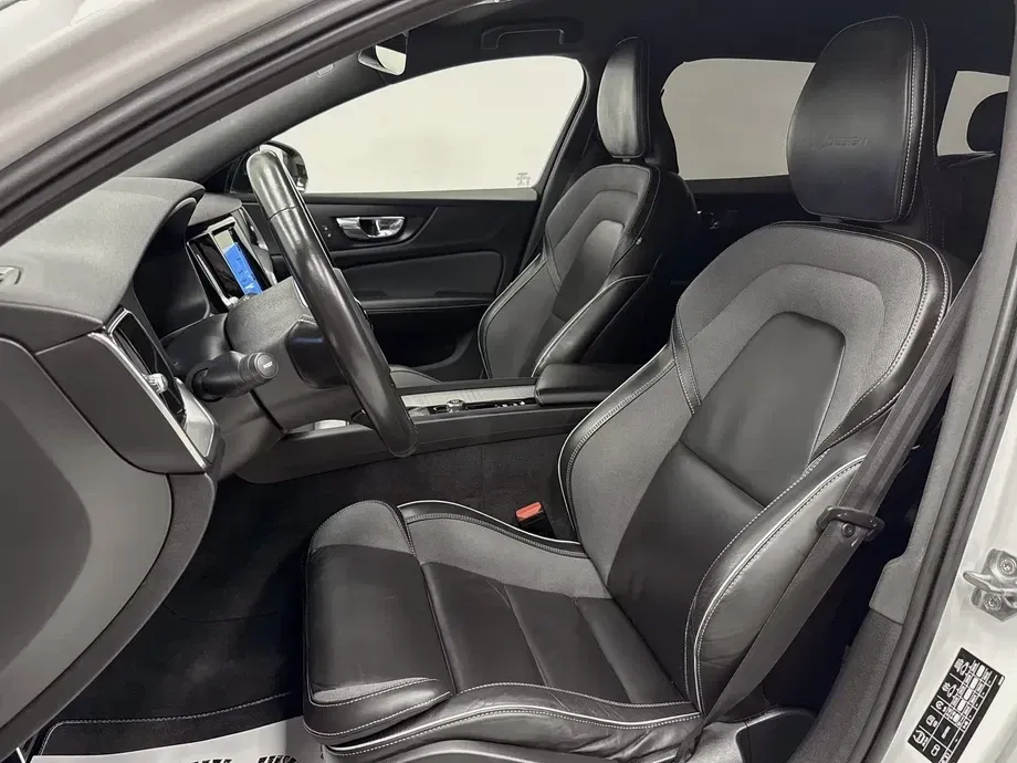 Volvo V60 D4 R-Design — imagine 6