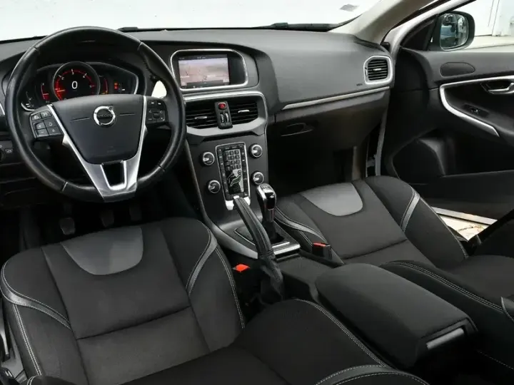 Volvo V40 II D2 Momentum