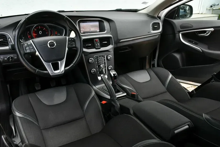 Volvo V40 II D2 Momentum — imagine 5