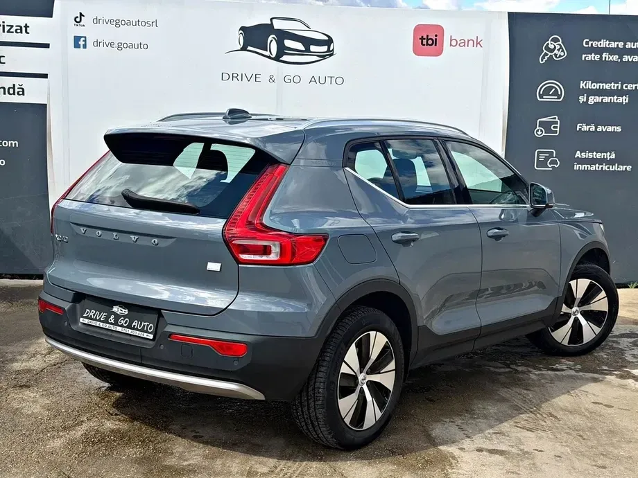 Volvo XC 40 T4 Recharge DKG Plus Bright — imagine 4