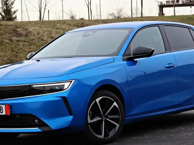 Opel Astra L 1.6L Turbo PHEV AT8 Business Edition