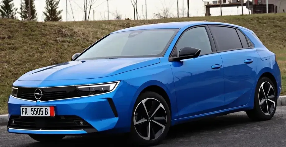 Opel Astra L 1.6L Turbo PHEV AT8 Business Edition — imagine 4
