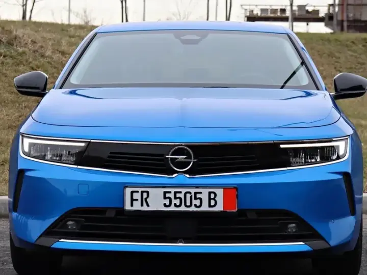 Opel Astra L 1.6L Turbo PHEV AT8 Business Edition