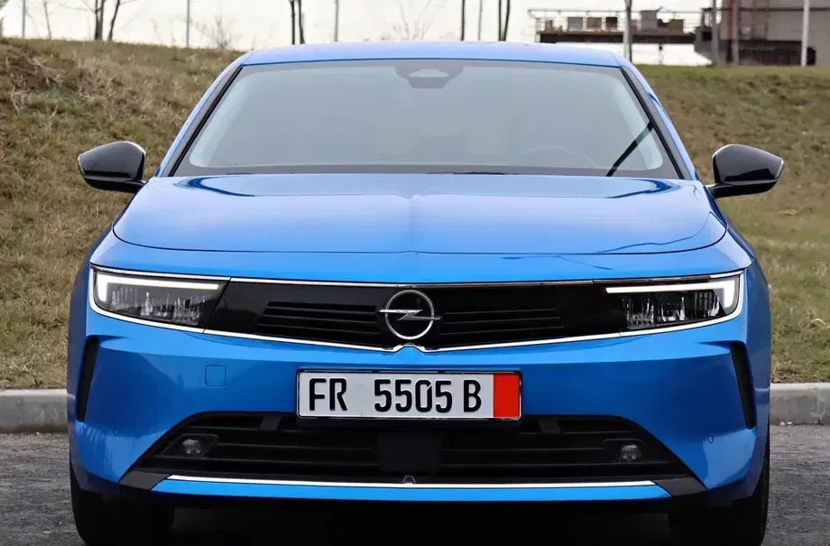 Opel Astra L 1.6L Turbo PHEV AT8 Business Edition — imagine 3