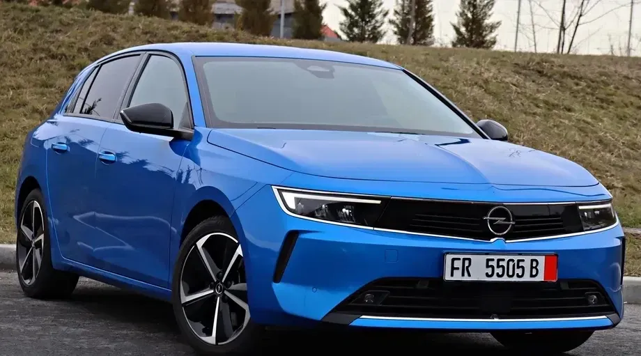 Opel Astra L 1.6L Turbo PHEV AT8 Business Edition — imagine 2