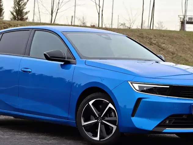 Opel Astra L 1.6L Turbo PHEV AT8 Business Edition