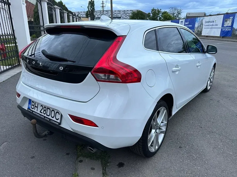 Volvo V40 II D4 Aut Momentum — imagine 4