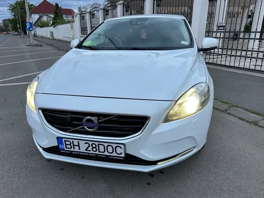 Volvo V40 II D4 Aut Momentum — imagine 3