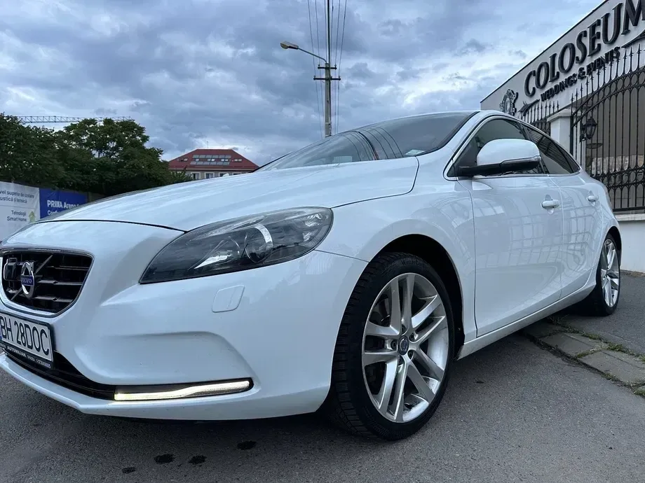 Volvo V40 II D4 Aut Momentum — imagine 2