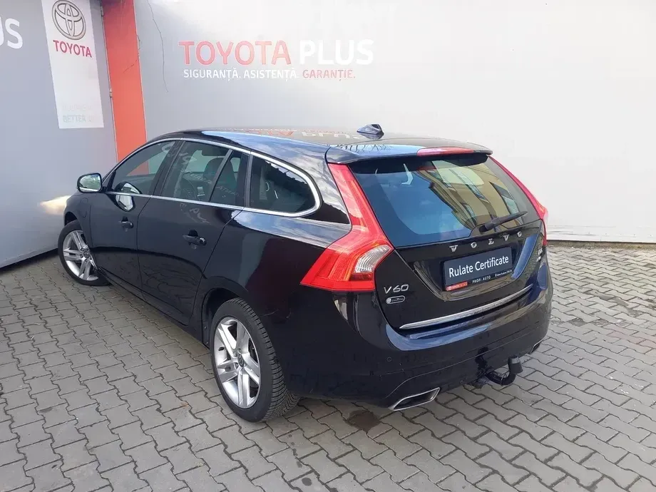 Volvo V60 D6 Plug-In-Hybrid AWD Geartronic Momentum — imagine 3