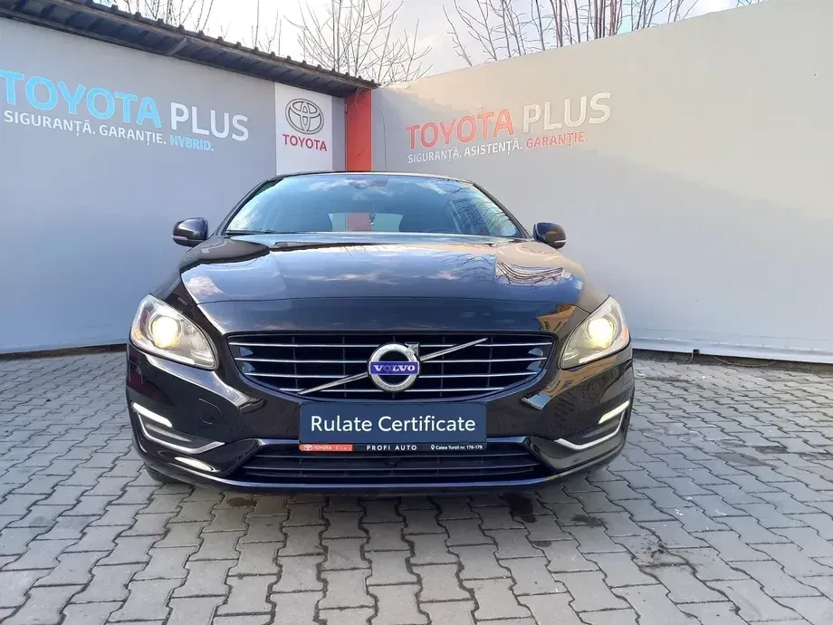 Volvo V60 D6 Plug-In-Hybrid AWD Geartronic Momentum — imagine 2