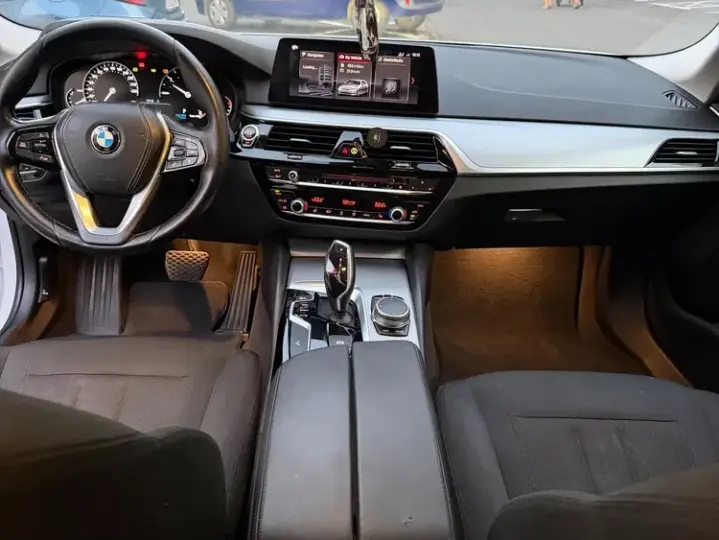 BMW Seria 5 G30/G31 [2017 - Prezent] 520d AT