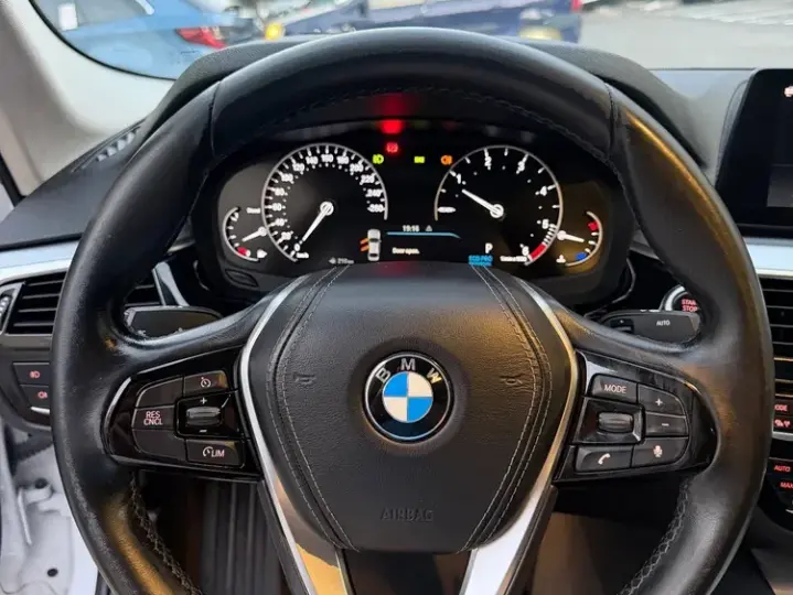 BMW Seria 5 G30/G31 [2017 - Prezent] 520d AT