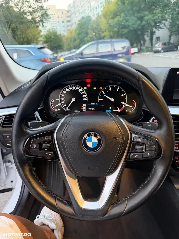 BMW Seria 5 G30/G31 [2017 - Prezent] 520d AT — imagine 3
