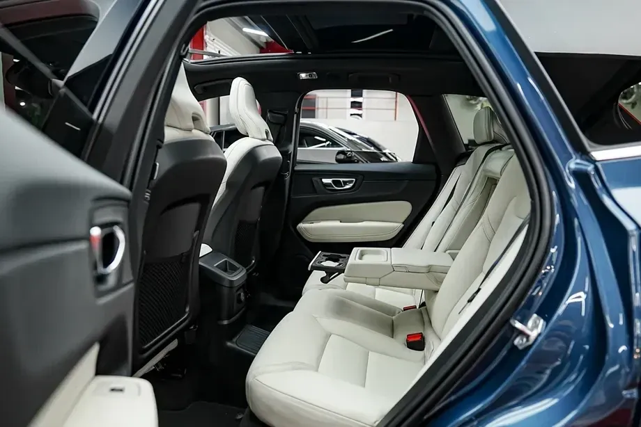 Volvo XC 60 II Recharge T6 Twin Engine eAWD Inscription Expression — imagine 6
