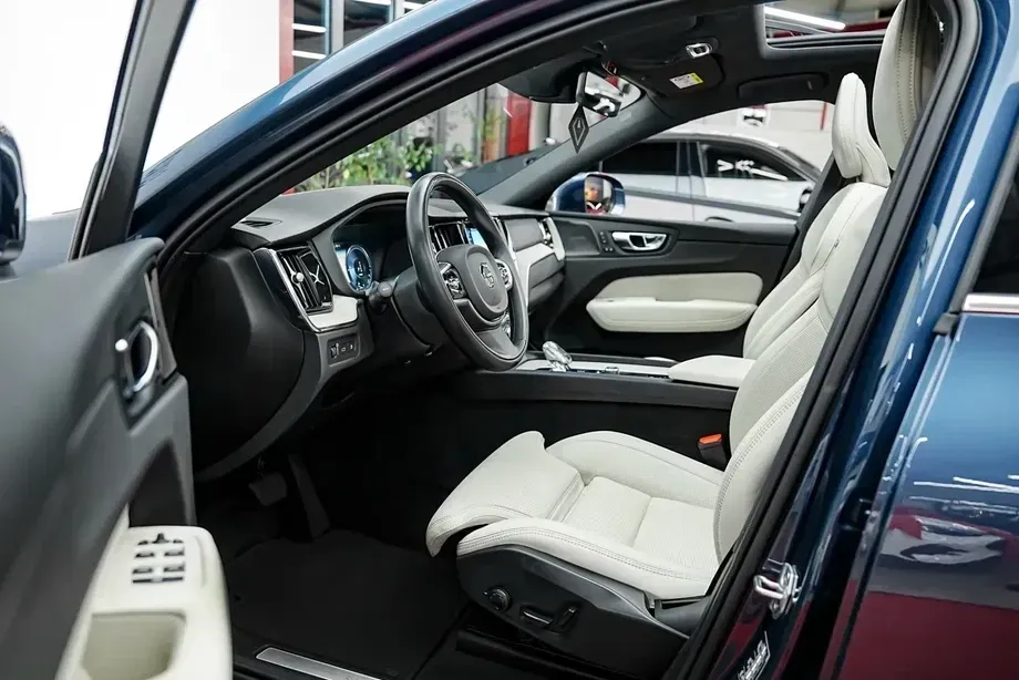 Volvo XC 60 II Recharge T6 Twin Engine eAWD Inscription Expression — imagine 4