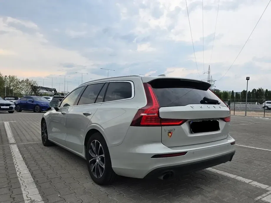 Volvo V60 II D4 Momentum — imagine 3