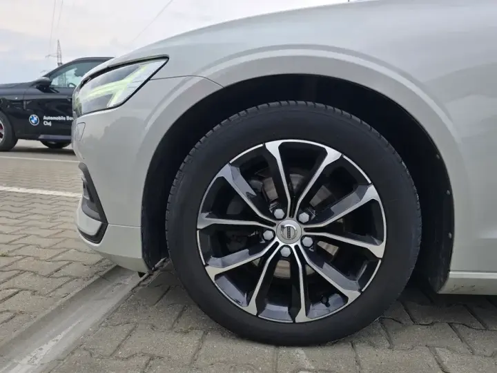 Volvo V60 II D4 Momentum