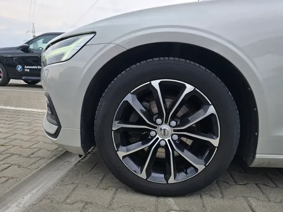 Volvo V60 II D4 Momentum — imagine 4