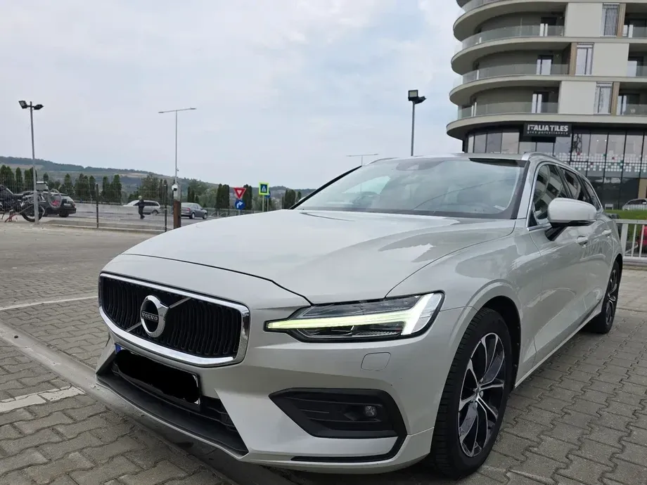 Volvo V60 II D4 Momentum — imagine 2
