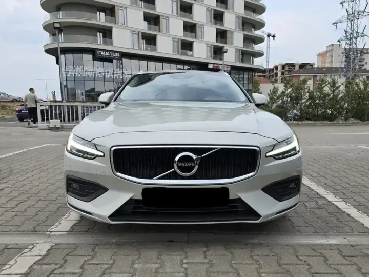 Volvo V60 II D4 Momentum