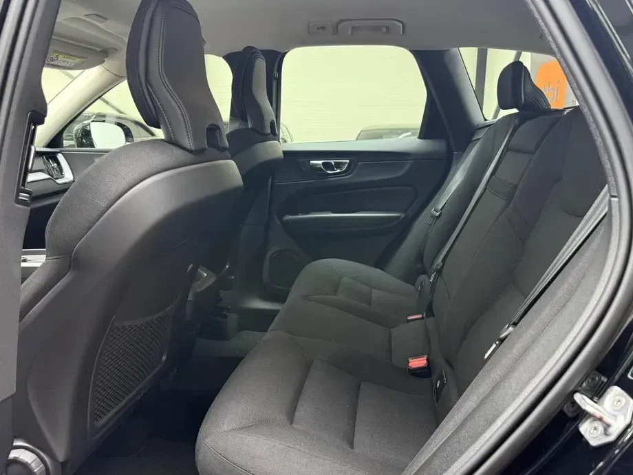Volvo XC 60 II B4 MHEV AT AWD Plus Dark — imagine 6
