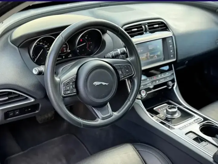 Jaguar XE 2.0 AWD Prestige