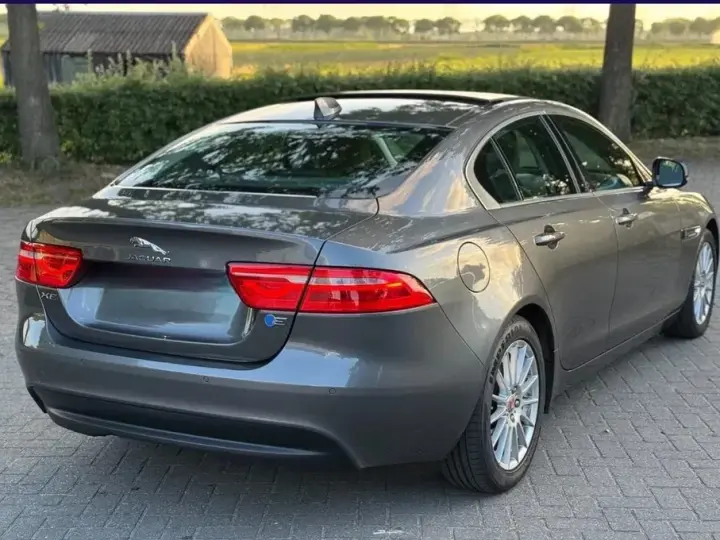 Jaguar XE 2.0 AWD Prestige