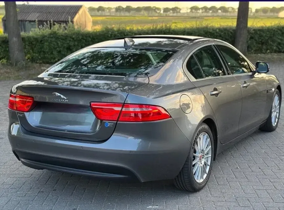 Jaguar XE 2.0 AWD Prestige — imagine 2