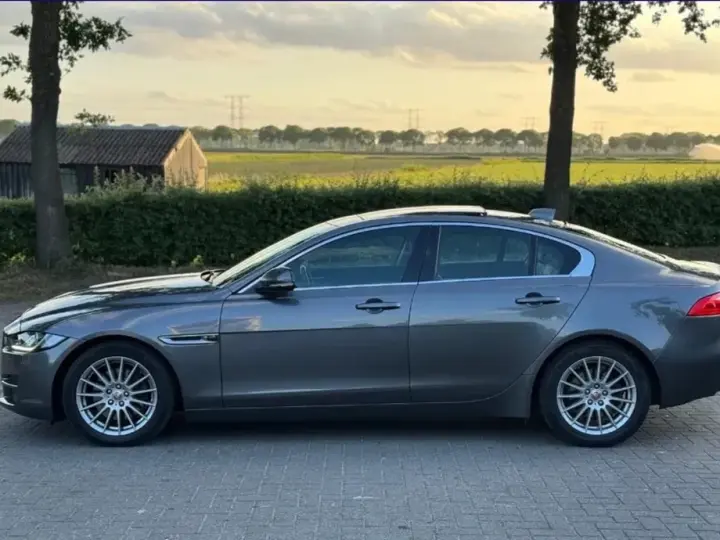 Jaguar XE 2.0 AWD Prestige