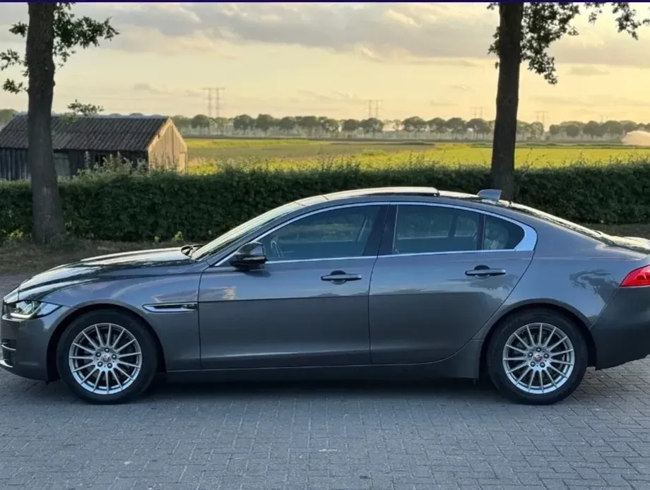 Jaguar XE 2.0 AWD Prestige — imagine 5
