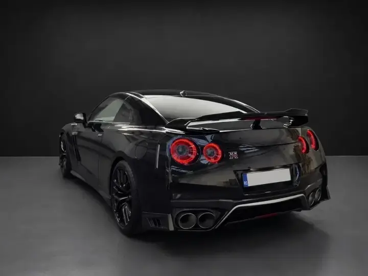 Nissan GT-R