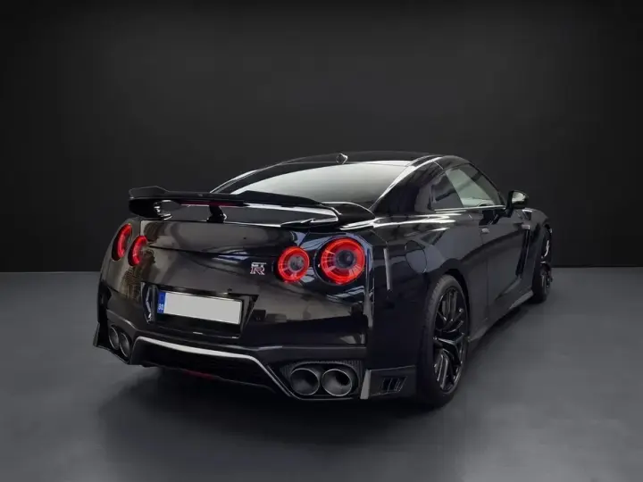 Nissan GT-R
