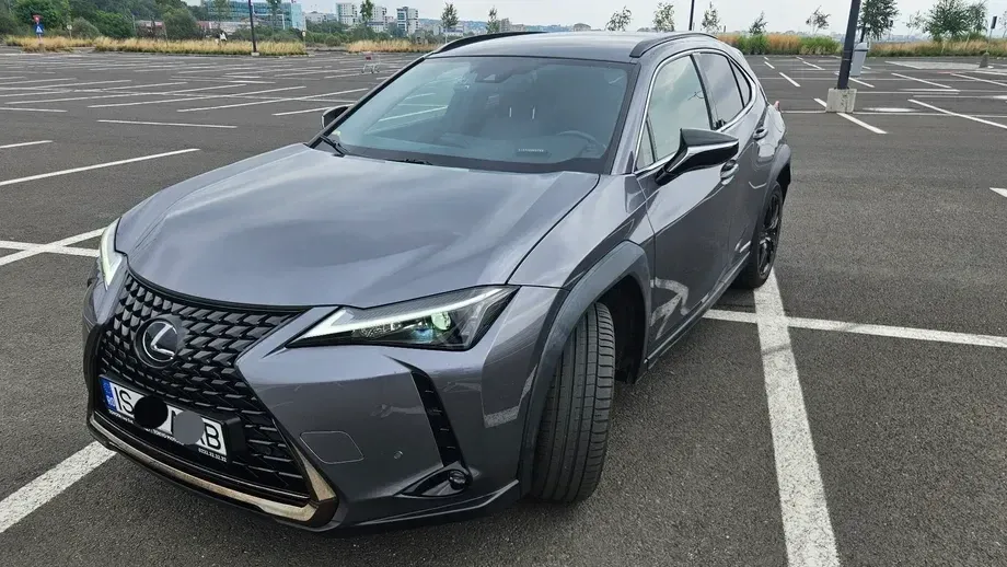 Lexus UX — imagine 4