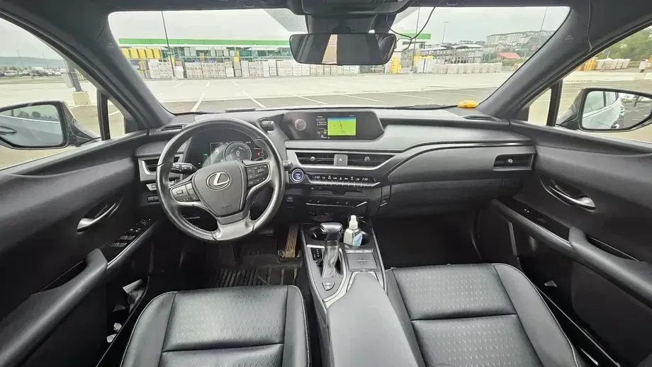 Lexus UX — imagine 5
