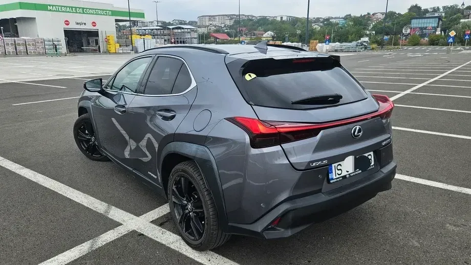 Lexus UX — imagine 3