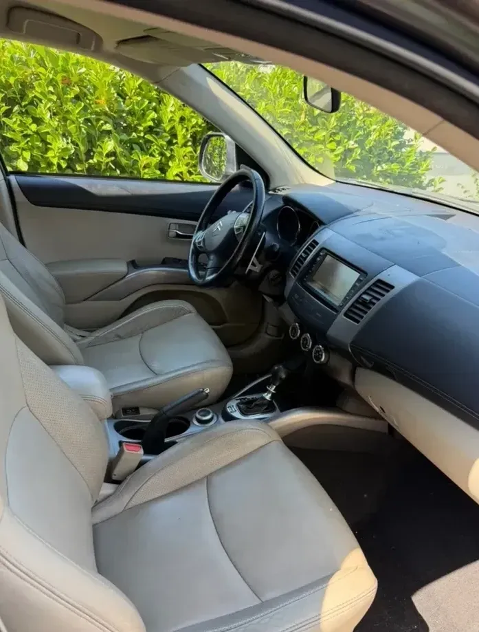 Citroën C-Crosser 2.2 HDI Exclusive — imagine 2
