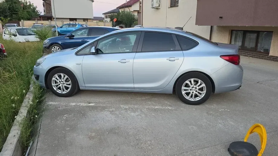 Opel Astra 1.4 Turbo ECOTEC Start/Stop Drive — imagine 3