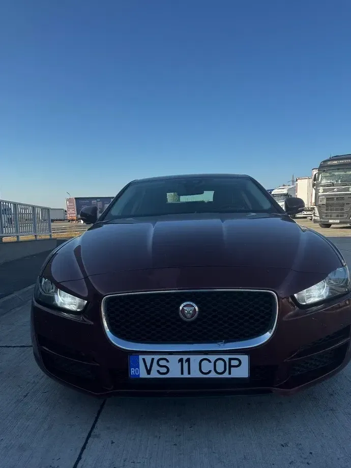 Jaguar XE 2.0 Portfolio — imagine 3